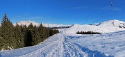 11 Seguiamo la pista pedonale battuta a lato della pista con  vista in Presolana